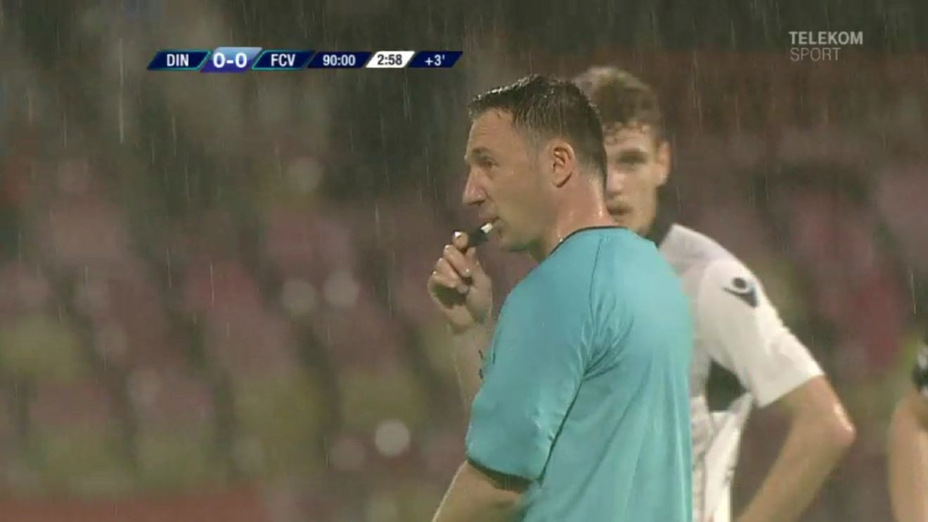 Moment emoționant în Dinamo - FC Voluntari. VIDEO | Sebastian Colțescu l-a lăsat pe arbitrul de rezervă să fluiere finalul jocului, la partida sa de retragere