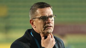 Update! Dinamo a făcut anunțul oficial: Flavius Stoican nu mai este antrenorul echipei! „Înțepături” la adresa board-ului DDB înainte de a începe discuția decisivă privind viitorul său: „Fotbalul este pentru fotbaliști! Fanii se bucură de realizările lor”