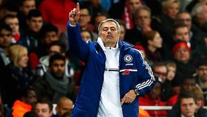 Ashley Cole, pe lista neagră? Mourinho: "Probabil cu Steaua va juca!" "Specialul" a luat foc azi: "E cumva o nouă regulă în fotbal și eu nu o știu"