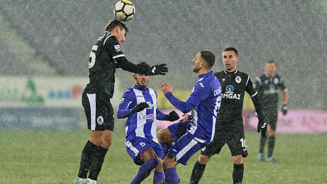 ACS Poli continuă să se mențină în "apele tulburi" din play-out, dar Rică Neaga e optimist: "Îmi doresc 12 puncte din cele patru meciuri rămase". Șeroni e mai realist și vorbește despre șansele din jocul cu Gaz Metan