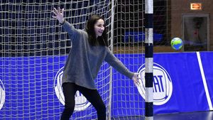 Acuze incredibile la vârful FR de Handbal conduse de Alexandru Dedu, cu doar opt zile înainte de alegeri! „Când alergau burtoșii, Cristina Vârzaru ieșea din sală sau se făcea că vorbește la telefon"