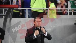 Reghe face experimente cu Molde! Becali: "Va juca 3-4-3!"** Ce jucători îi "sugerează" patronul Stelei să folosească și cum va arăta echipa