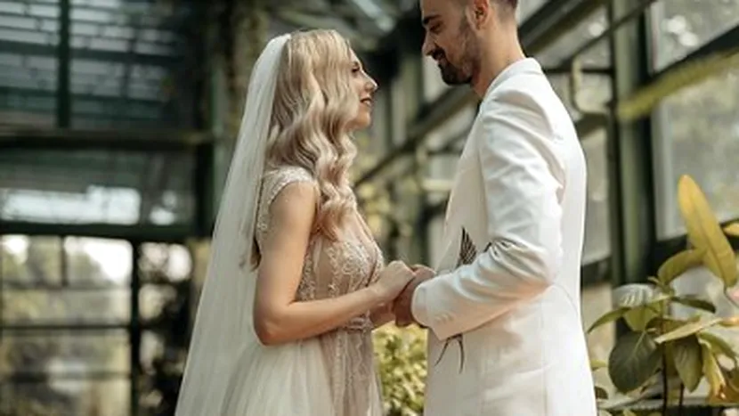 ”Îmi scot soția la produs”. Cine este cântărețul care a făcut anunțul pe rețelele de socializare