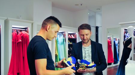 Trendy Hoban. Mijlocașul a primit talismanul pentru Euro. "Promit că dacă trecem de grupe, voi scoate acești pantofi... la plimbare"
