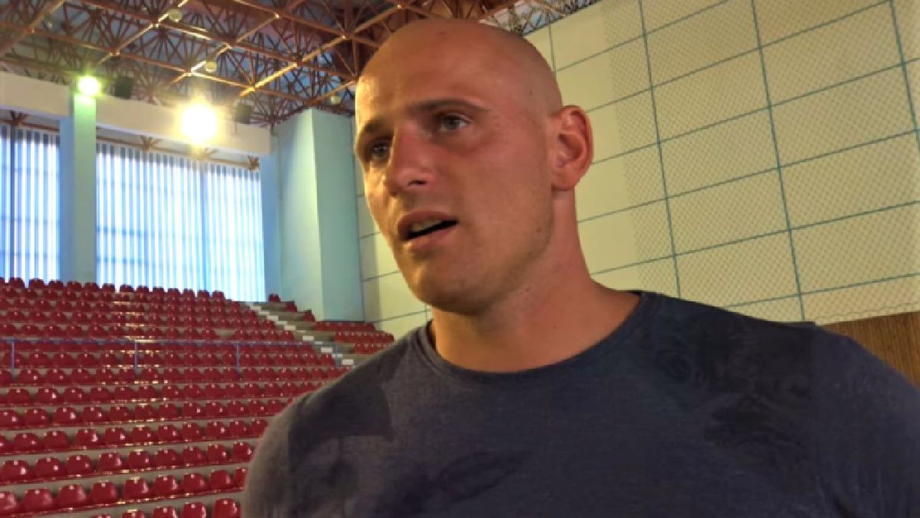 Handbalistul arestat pentru trafic de droguri a fost „trădat” de cumpărăturile de pe internet și de pereții calzi ai casei! Ce au ridicat procurorii de la domiciliul său din Făgăraș