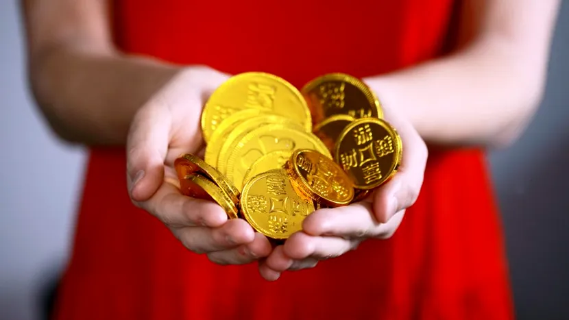 O bunică  din Mehedinți și-a vândut cele două nepoate de 9 și 12 ani, în schimbul a doi galbeni de aur. Una dintre minore, bătută de familia care a cumpărat-o