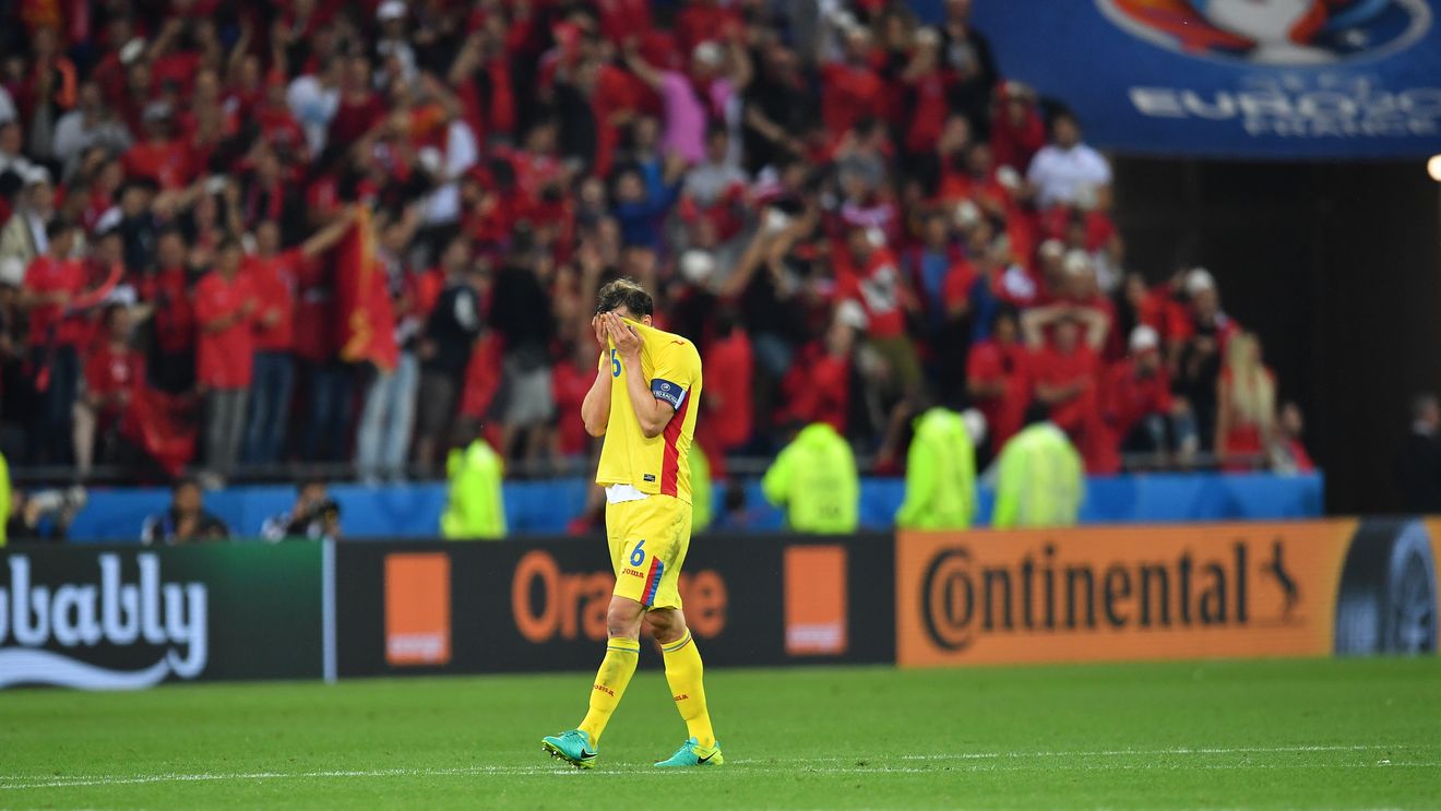 Eliminarea cu Albania prevestește crizele care dospesc chiar în această clipă în fotbalul românesc. Despăgubirile în cazul dezafilierii Craiovei pot reprezenta lovitura decisivă
