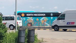 Naționala de fotbal a Macedoniei de Nord a sosit la București pentru Euro 2020 cu un avion care avea însemnele Croației | FOTO + VIDEO