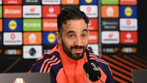 De ce au făcut schimb de numere de telefon Elias Charalambous şi Ruben Amorim