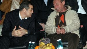 Băsescu, despre posibila grațiere a lui Popescu și a lui Becali: "Voi reflecta"