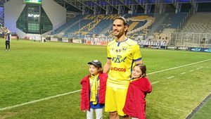 Fotbalistul Petrolului către fetele care au făcut senzație la „Românii au talent”: „Pot să fac și eu o poză cu două vedete ca voi?”