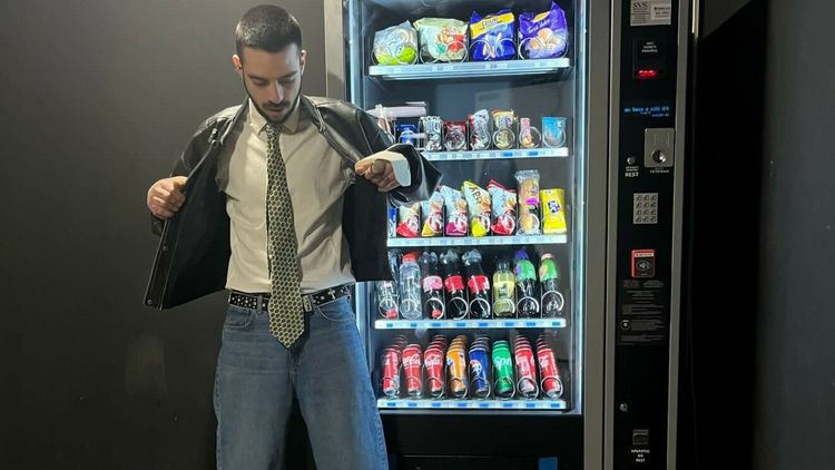 Fiul adoptat de Marcel Pușcaș și de Luminița Anghel a ajuns să ceară bani pe Tik Tok: „Nu pot să fac față cu 2.500 lei. Am credit, am chirie de 250 de euro”