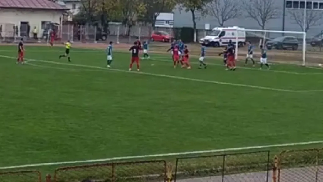 VIDEO | Moment bizar în Liga 3. Cum a fost anulat un gol perfect valabil, în partida Sporting Roșiori - Flacăra Horezu