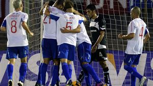 Suporterii echipei Nacional au desfășurat cel mai mare steag din lume, la meciul cu Toluca