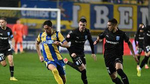 Atacantul dat afară din Superligă semnează tot în România. Antrenorul nici nu l-a mai primit la antrenamente