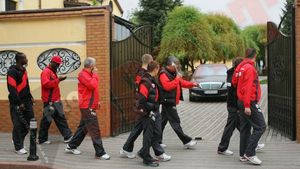 SUPER TARE** "Câinii" i-au 'tăiat calea' lui Mititelu! VEZI FOTO EXCLUSIV