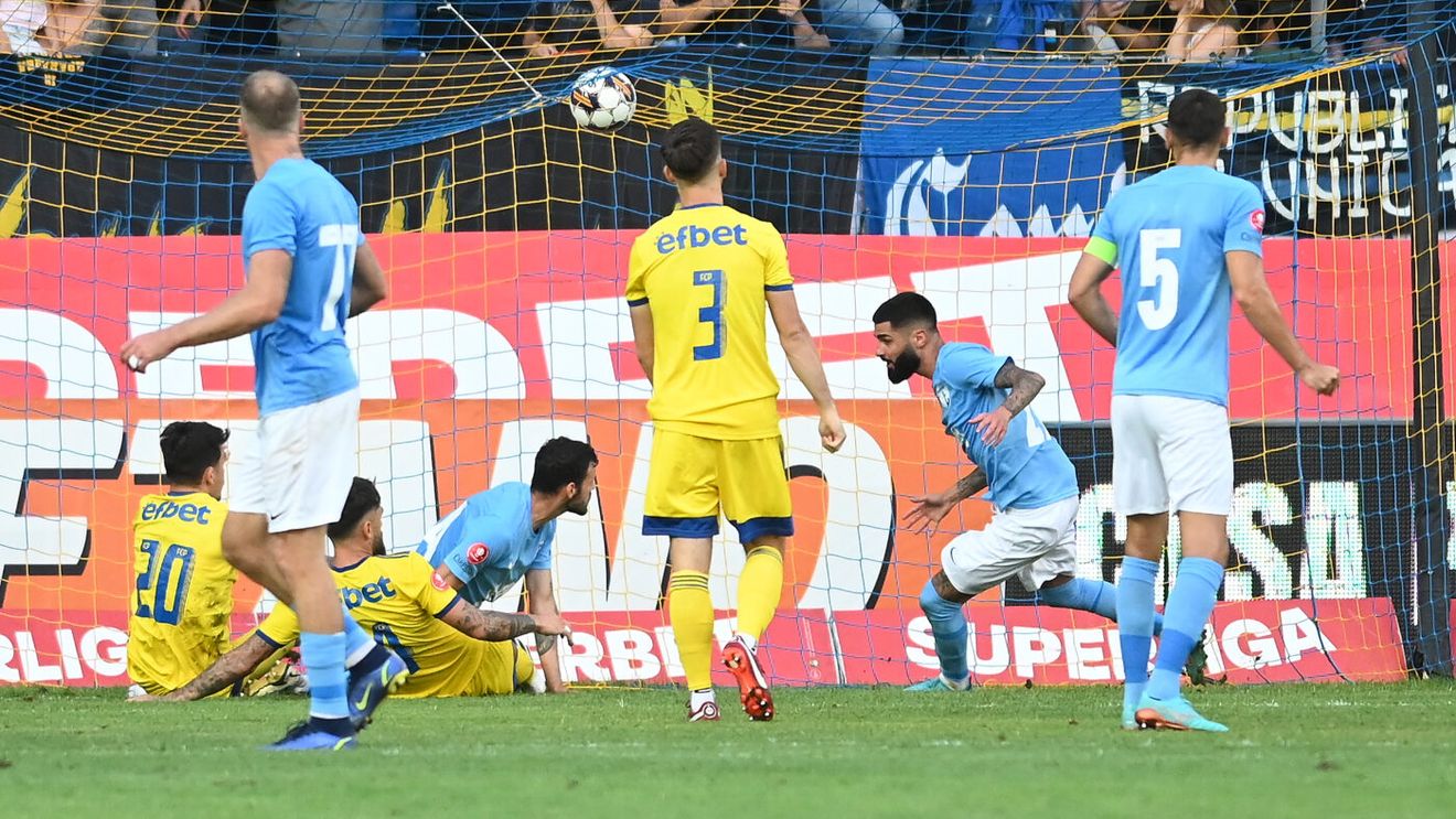 FC Voluntari - Petrolul 0-0, în etapa 18 din Superliga! A fost spectacol pe stadionul „Anghel Iordănescu”, dar nu s-a marcat. Ambele echipe au terminat meciul în inferioritate