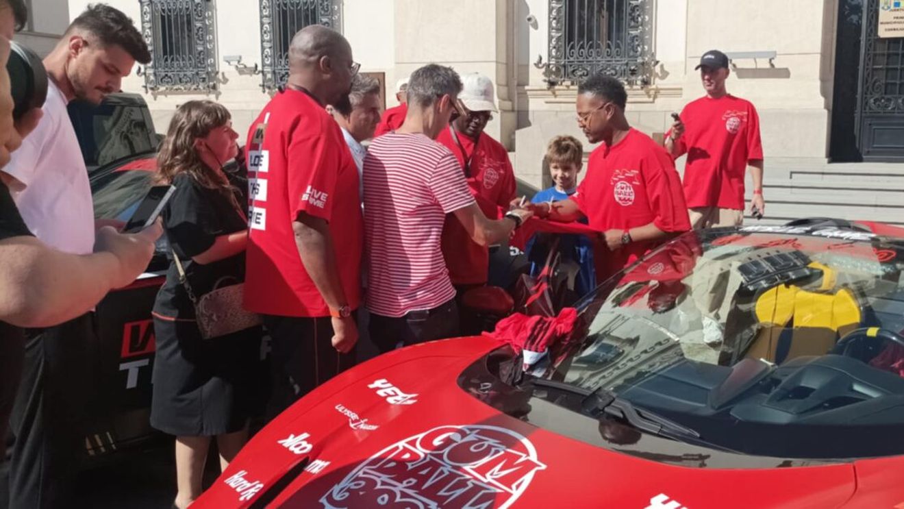 Patrice Evra, asaltat la Craiova de fanii lui Juventus şi Manchester United. De ce e prezent legendarul fotbalist în Bănie