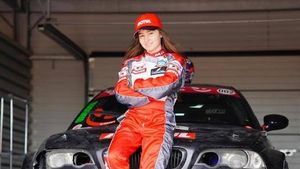 Pe urmele tatălui! O puștoaică de nici 14 ani scoate fum în stil mare la drift