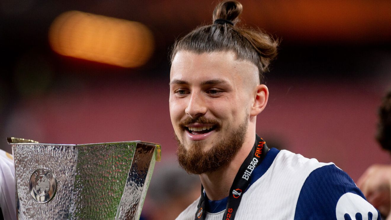 Radu Drăgușin, la un pas de transferul carierei. Tottenham vrea să-l dea la schimb pentru fotbalistul finalistei Champions League