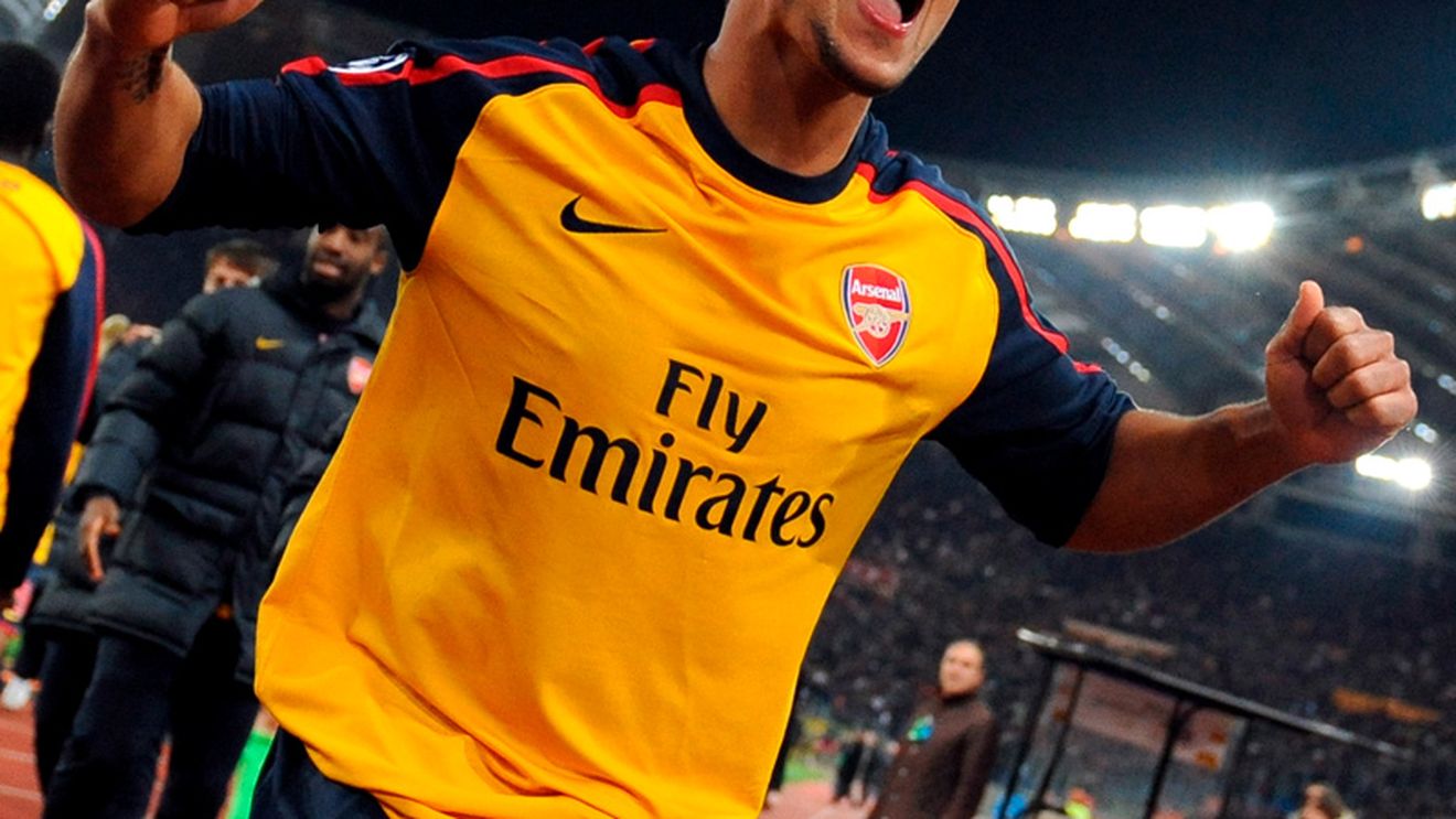 Walcott, **alături de Arsenal până în 2014
