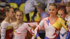 Fetele luptă pentru un loc în finală