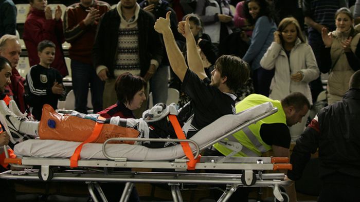 Și eliminați din Europa, și cu jucători în spital!** Clujeanul Morris are ruptură de ligament încrucișat anterior.