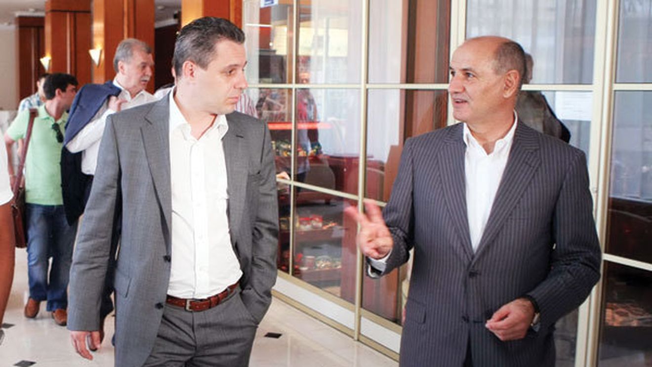 Copos s-a consultat cu suporterii în privința noul lui antrenor:** "Pe cine vreți?" / "Pe Șumi!"