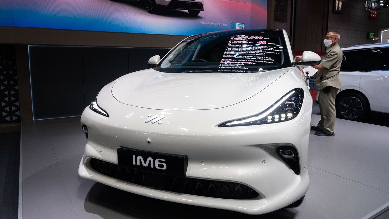 Milionarul român a fost dat pe spate de mașina britanicilor: „Dacă te uiți la interiorul mașinii mele și la al unui Bentley, nu știi care e una și care e alta”