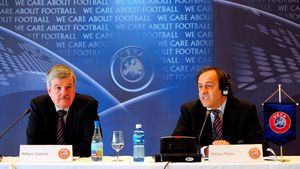 UEFA consideră "pozitiv" experimentul cu cinci arbitri