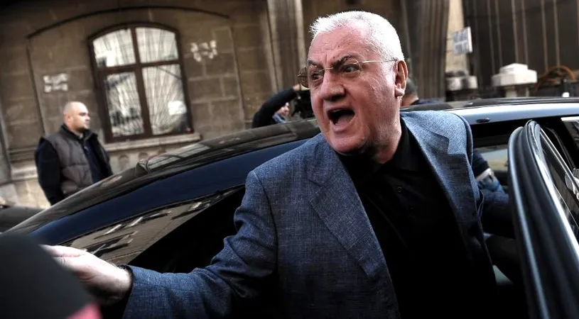 Dumitru Dragomir, prima reacție după ce a fost atacat din nou de protestatarul Marian Ceaușescu. „Este un mare idiot. M-a luat iar cu distrugerea Universității Craiova” | EXCLUSIV