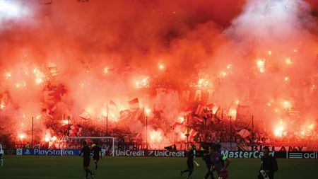 Galerie a fost tot stadionul! Chiar dacă peluza ultrașilor gazdă a fost suspendată, steliștii au avut de suportat o presiune fantastică 