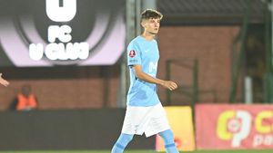 Nicolas Popescu, făcut praf de un fost fotbalist de la Steaua și Rapid după debutul la FC Voluntari: „Îl mușcă bășica de menisc, dă pasă în aut”