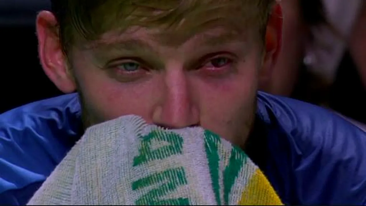 VIDEO | Cât ghinion! Goffin a fost nevoit să abandoneze la Rotterdam după ce a fost lovit de o minge în ochiul stâng. 