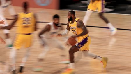 LeBron James și-a prelungit contractul cu Los Angeles Lakers pentru că își dorește să joace alături de fiul său. Salariu uriaș pentru starul american