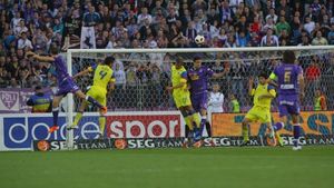 Levi a pus ochii pe trei "plombe" de la Poli!** Surpriză: Steaua poate deturna un bănățean din drumul spre Dinamo