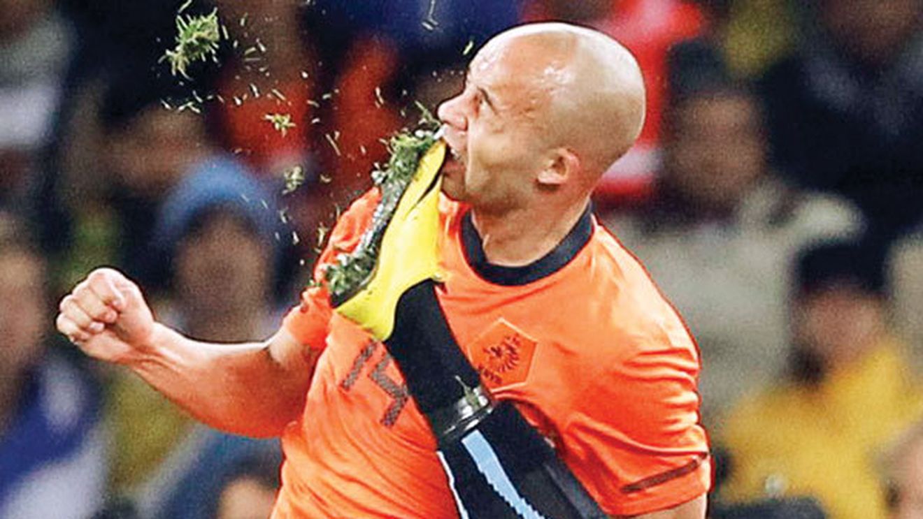 KO FOTO** De Zeeuw a servit o "salată de iarbă" din gheata lui Caceres