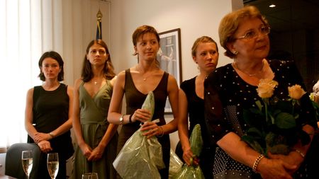 „Îngenuncheată și în lacrimi”. Campioana olimpică s-a întors în România cu o dramă în suflet și a luat o decizie