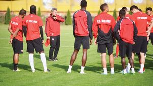 Rapid caută întăriri în curtea "câinilor"! Giuleștenii au refuzat fotbalistul propus de Dinamo și vor alt jucător din "Groapă"