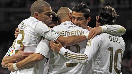 Transferul care ar arunca în aer Madridul: **United încearcă o mutare NEBUNĂ‚, oficialii Realului sunt tentați să accepte! CHEIA e la Mourinho!