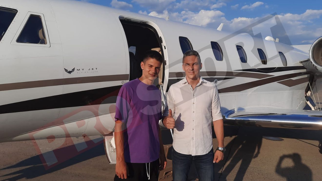 Cine l-a însoțit pe Rareș Ilie la bordul avionului privat în drumul spre Franța! Imagini exclusive