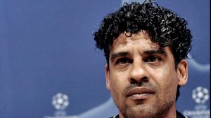 Vila lui Rijkaard, prădată de hoți în timp ce dormea