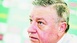 Atac politic la Sandu!** FRF ar putea pierde 6 milioane de euro anual dacă Poli NU va primi licența! Scenariul incredibil în urma căruia am putea fi dezafiliați de la UEFA