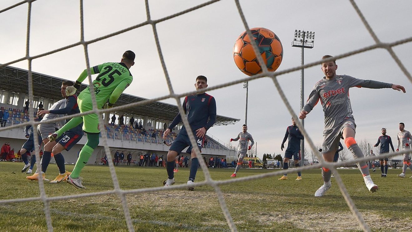 Propunere neașteptată pentru Mirel Rădoi! Un atacant din Liga 1 așteaptă convocarea la echipa națională: „E normal să mă gândesc!”