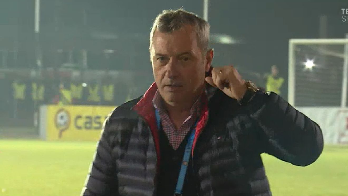 VIDEO INCREDIBIL | Mircea Rednic nu a mai ținut cont de camerele TV și și-a atacat jucătorii: "Luați bani degeaba unii!". Imaginile crizei de la Dinamo
