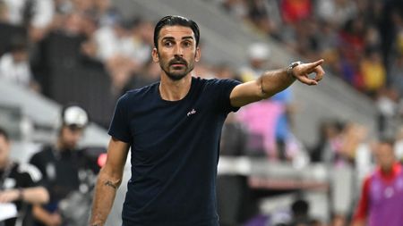 Apariție surpriză în tribunele arenei din Ghencea la FCSB - LASK Linz. Ce antrenor a venit la stadion chiar când perechea Charalambous - Pintilii a început să intre în colimatorul fanilor