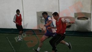 FOTO Amical cu fanii** Suporterii lui Poli și-au înfruntat idolii la fotbal