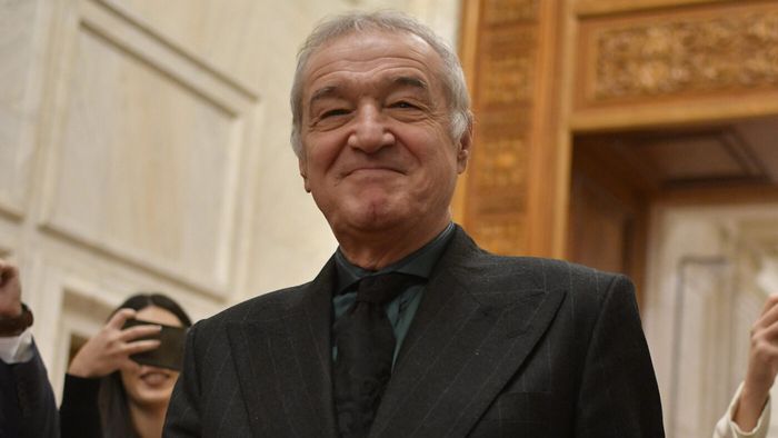 „Banii l-au schimbat pe Gigi Becali”. Legendarul stelist îl atacă pe miliardar şi o numeşte pe FCSB o „echipă fantomă”