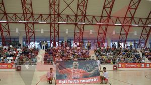 Marian Cozma înseamnă Dinamo, „fratele" lui Rareș Jurcă, „forța" lui Valentin Ghionea! Golul lui „Păsărilă" care l-a făcut pe Vlado Sola să se închine și povestea plecării la Veszprem. „Kiril Lazarov a devenit prietenul lui pe loc"