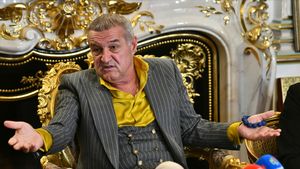 Mutarea șoc făcută în premieră de Gigi Becali în fotbalul românesc! A trimis un jucător la o adversară din Superliga pentru a-l testa: „Dacă mie-mi place de el, îl iau eu gratis”. Afacere incredibilă pusă la cale de patronul FCSB